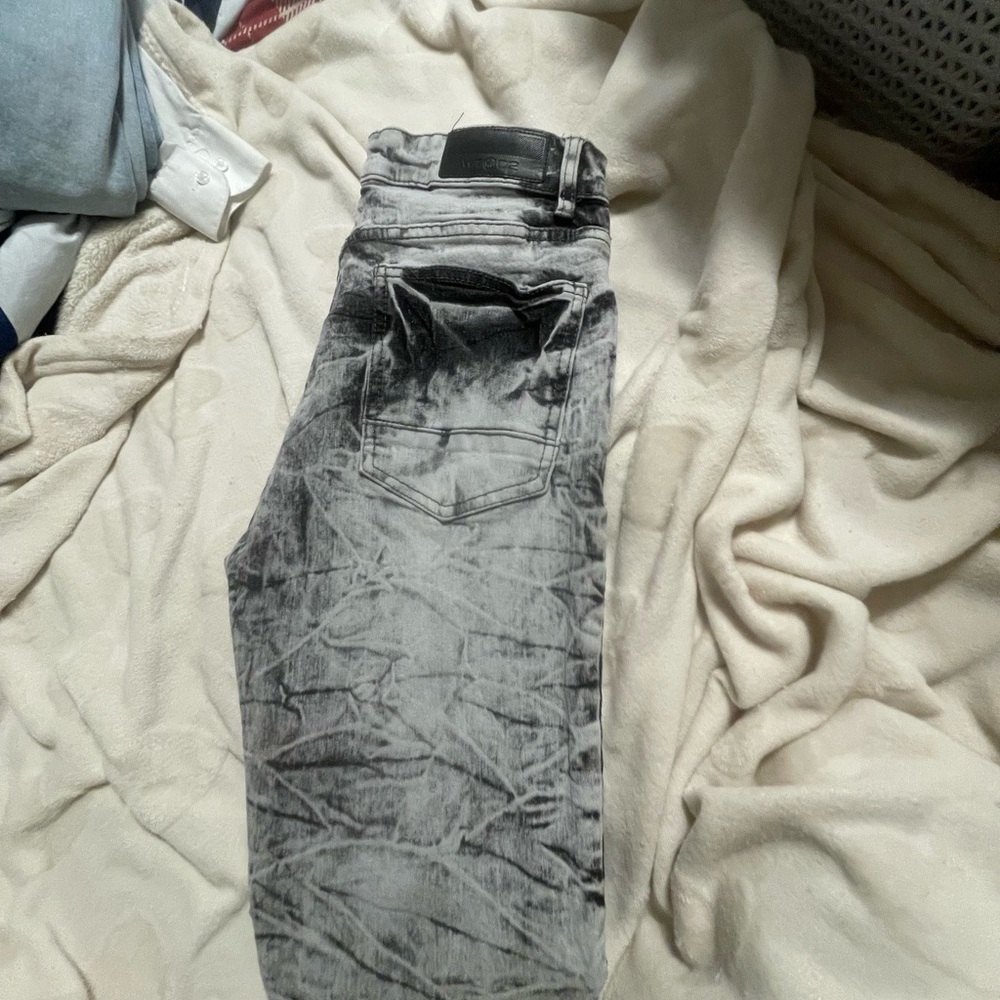 Gray Distressed Jeans - Picture 4 of 9
